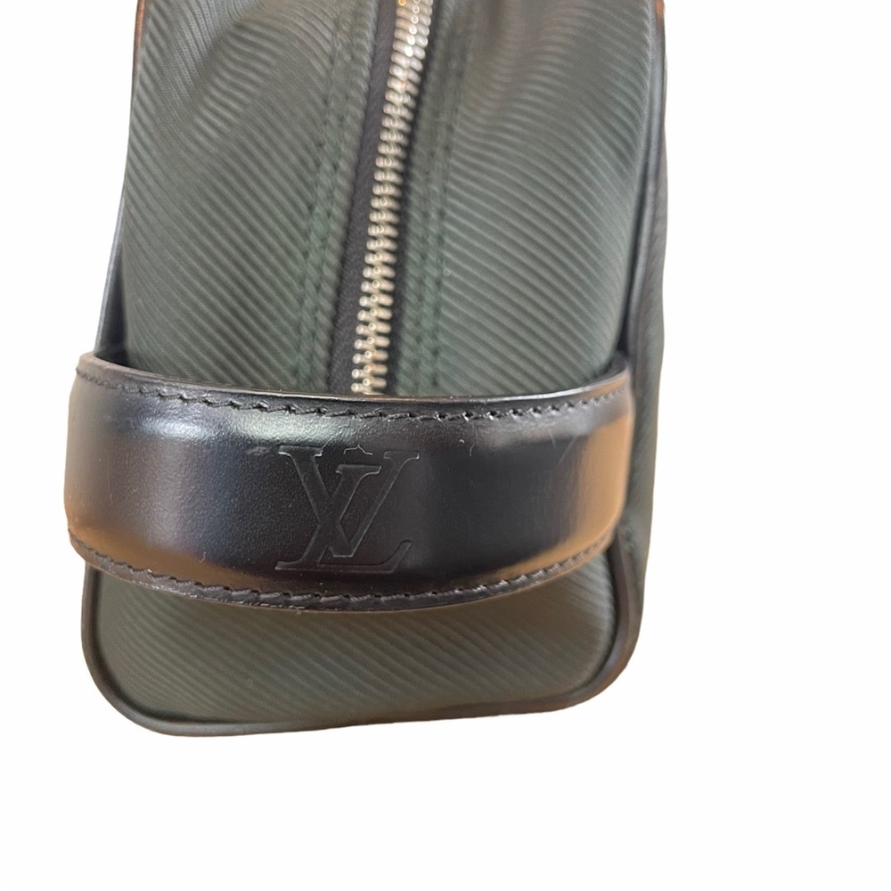 Louis Vuitton nylon toiletry pouch - Picture 5 of 5